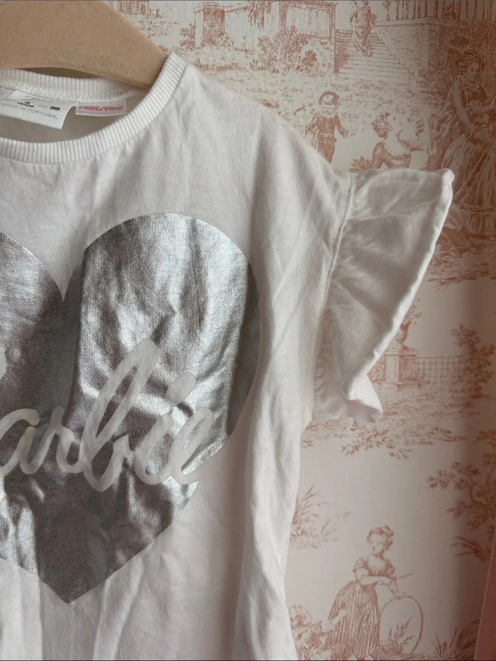 Zara Kids White Tee with Silver Heart Graphic. Size 3t